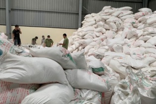 Hơn 1.000 bao tinh bột sắn Lào "phù phép" thành nhãn hiệu Việt Nam
