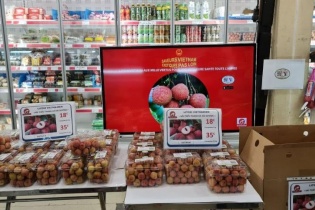 Gần 500.000đ/kg, vải thiều Việt Nam vẫn hút hàng tại Pháp