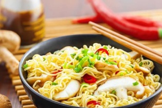 Xác minh chất cấm trong mì khô vị bò gà của Thực phẩm Thiên Hương