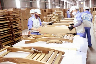 Tháng 8/2021, xuất khẩu máy vi tính, đồ gỗ, giày dép giảm sâu 