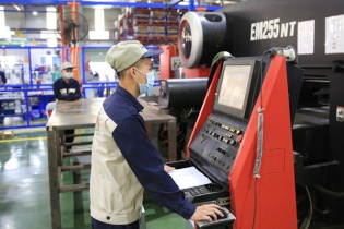 Doanh nghiệp tăng tốc nối lại sản xuất