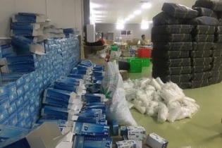 Đề xuất tạm ngừng kinh doanh tạm nhập, tái xuất khẩu trang, găng tay y tế