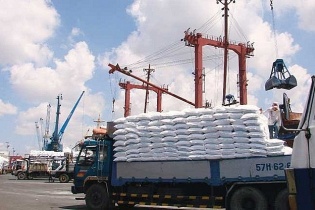 Sẽ có giải pháp bình ổn giá phân bón