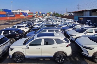 Nhập khẩu ô tô 11 tháng vượt gần 40.000 xe so với năm 2020