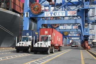 Xuất khẩu hàng hóa sang Trung Quốc giảm sâu trong tháng 1/2022