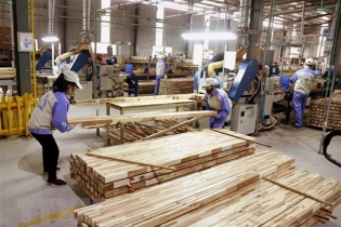 Xuất siêu gần 12 tỷ USD năm 2021, xuất khẩu gỗ tháng 1/2022 tiếp tục tăng tốc 