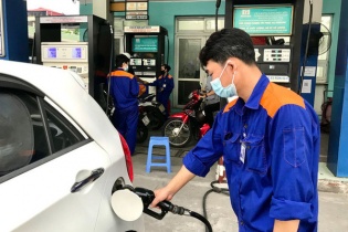 Bộ Công thương đề nghị tính toán lại nhiều loại thuế, phí với xăng dầu
