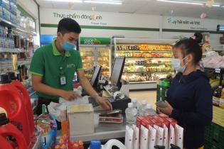 Doanh thu bán lẻ hàng hóa và tiêu dùng phục hồi mạnh mẽ