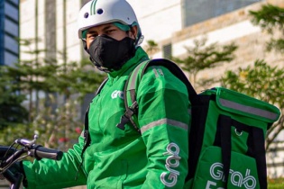 Grab phải giải trình về việc "thu phụ phí nắng nóng"