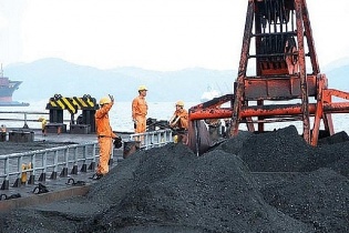 Nhập khẩu than đá tăng cao phục vụ các nhà máy nhiệt điện