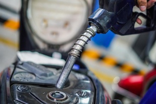 Doanh nghiệp đầu mối xăng dầu báo cáo Bộ Tài chính về chi phí tăng cao bất thường