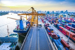 Xuất siêu lập kỷ lục 9,4 tỷ USD sau chặng đường 10 tháng