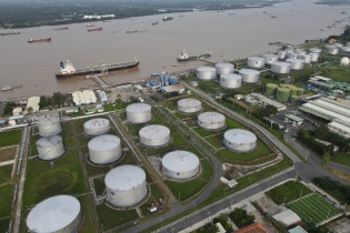 Việt Nam chi gần 9 tỷ USD nhập khẩu xăng dầu