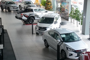 Nặng gánh thuế, phí, giá ô tô tại Việt Nam cao ngất ngưởng