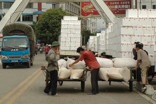 Bộ Công thương muốn siết xuất khẩu tiểu ngạch sang Trung Quốc 