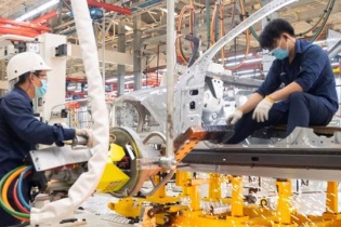 Nhu cầu suy yếu, sản lượng và đơn đặt hàng mới giảm mạnh hơn