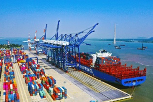 Xuất nhập khẩu sụt giảm hơn 60 tỷ USD