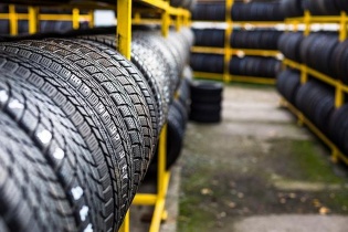 Mỹ rà soát hành chính với ống thép, đinh thép và lốp xe tải của Việt Nam