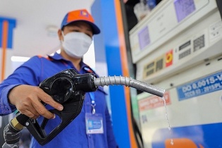 Đề xuất tiếp tục giảm 50% thuế bảo vệ môi trường với xăng dầu hết năm 2024