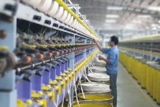 Chi nhập nguyên liệu dệt may, da giày giảm hơn 4 tỷ USD