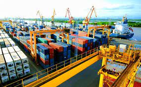 Xuất khẩu năm 2024 ngắm đích tăng trưởng 6%, xuất siêu 15 tỷ USD