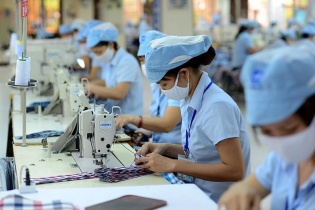 Kinh doanh khó khăn, doanh nghiệp dệt may thưởng Tết thế nào