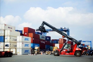 Việt Nam xuất siêu sang nhiều thị trường khó tính