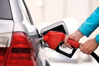 Doanh nghiệp đầu mối sẽ được tự quyết giá bán xăng dầu 7 ngày/lần