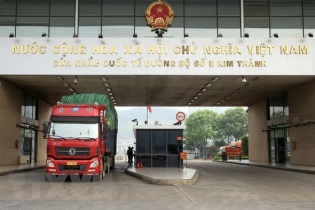 Tranh chấp trong thực hiện hợp đồng, hàng trăm xe chở hàng Việt Nam bị lưu giữ tại Trung Quốc