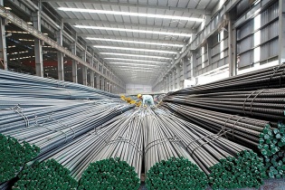 Sắt thép nhập khẩu đổ bộ, 5 tháng "ngốn" 7,8 tỷ USD