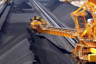 Mỗi tháng, Việt Nam chi 2,3 tỷ USD nhập than, xăng dầu, dầu thô 