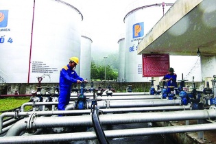 Nâng gấp đôi mức dự trữ xăng dầu
