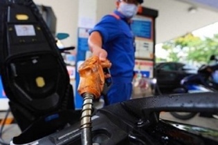 Giá xăng tăng nhẹ, vẫn dưới ngưỡng 20.000 đồng/lít