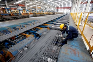 Xuất khẩu nhôm, thép Việt Nam sẽ ra sao khi Mỹ áp thuế 25%