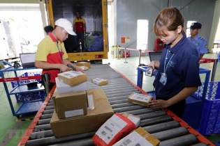 Triển khai thu thuế hàng nhập khẩu giá trị nhỏ qua chuyển phát nhanh