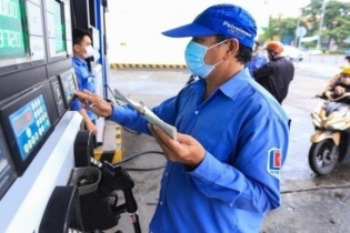 Ngày 20/2: Giá xăng RON95 vượt 21.300 đồng/lít