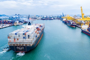 Việt Nam trong top 20 nền kinh tế hàng đầu về thương mại