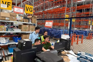 Thu giữ gần 226.000 sản phẩm nhập lậu tại Công ty Thương mại Á Châu