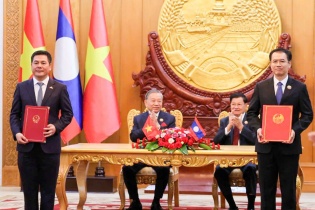 Việt Nam - Lào ký kết bản ghi nhớ phát triển chuỗi liên kết công nghiệp