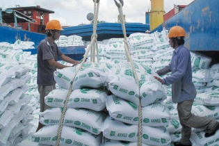 Xuất khẩu gạo 11 tháng giảm