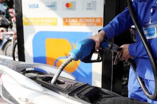 Xăng RON95-III về dưới 20.000 đồng/lít