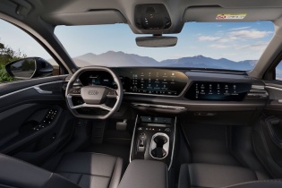 Việt Nam chi 9,55 tỷ USD nhập khẩu ô tô nguyên chiếc và linh kiện phụ tùng