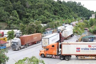 Mùng 5, 6 Tết, hơn 700 xe hàng hóa thông quan qua cửa khẩu Lạng Sơn