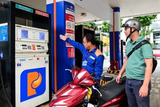 Giá xăng dầu hạ nhiệt, hỗ trợ cho sản xuất kinh doanh và tiêu dùng
