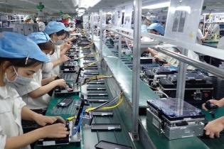 Nhập khẩu điện thoại và linh kiện suy giảm