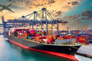 Xuất khẩu dự báo tăng 17,5% - 19,8% nhưng cán cân thương mại có thể thâm hụt