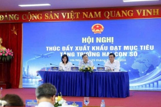 Xuất khẩu tăng tốc, điện tử dẫn dắt tăng trưởng