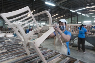 Doanh nghiệp gỗ nỗ lực tìm kiếm đơn hàng cho năm 2024