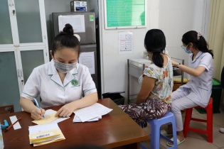 Hơn 8.000 liều vắc-xin 5 trong 1 về đến TP.HCM sau thời gian dài thiếu hụt