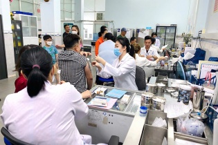 TP.HCM: Nhiều người dân chủ động đi tiêm vắc-xin ngừa cúm